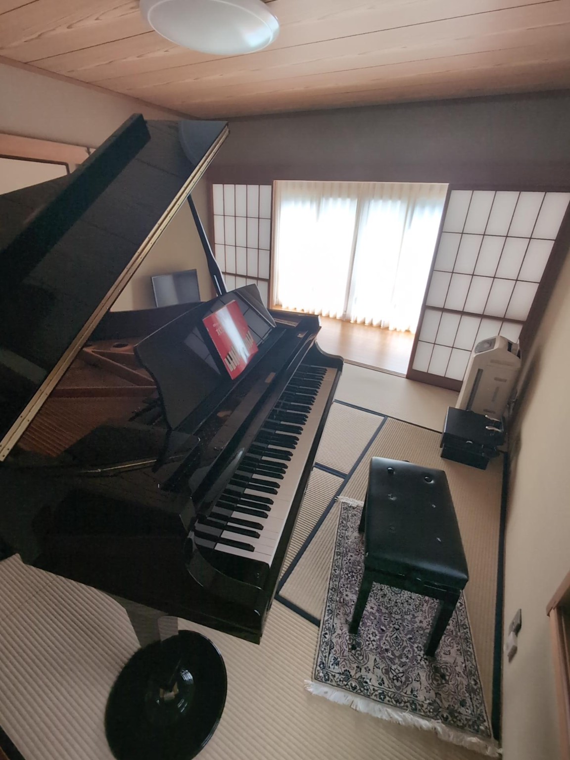 自然光が入る和室のピアノレッスン室